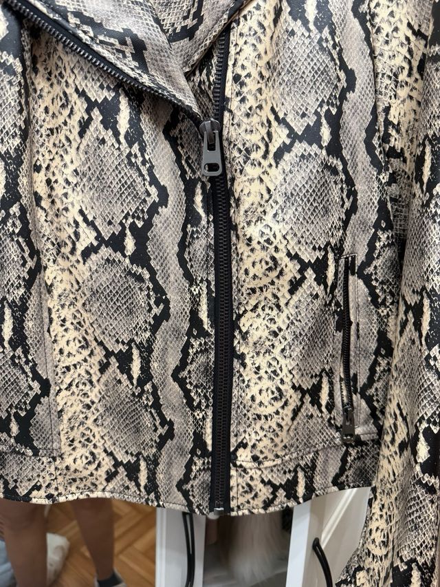 Chaqueta Mango Estampado Serpiente Talla M