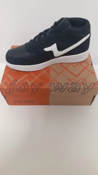 Zapatillas Joy Way Negras y Blancas Nuevas