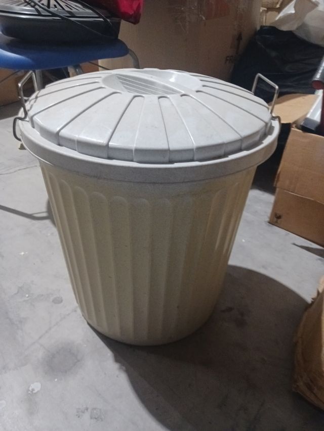 Cubo multiusos con tapa gris