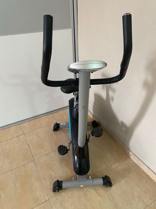Bicicleta Estática Gris y Negra. NEGOCIABLE.