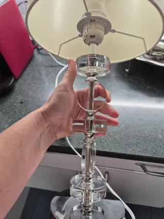 Lámpara de mesa moderna cristal y metal