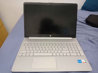 Portátil HP 15s-fq5004ns Plata