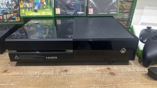 Xbox One con 2 mandos y 4 juegos