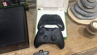 Xbox One con 2 mandos y 4 juegos
