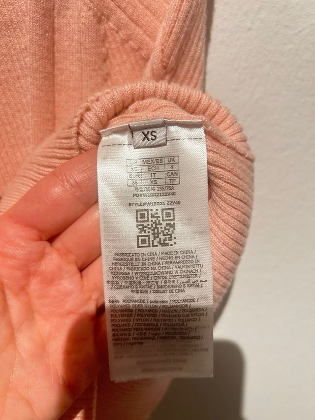 Jersey Guess sin mangas cuello alto rosa