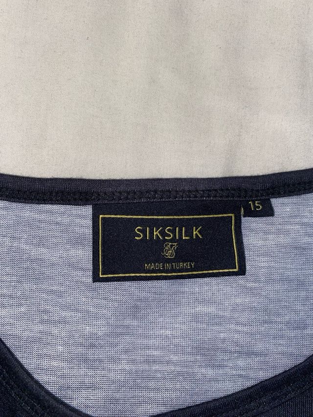 Camiseta SikSilk Degradado Negro, Fuxia y Blanco