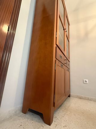 Vitrina madera y cristal salón-comedor