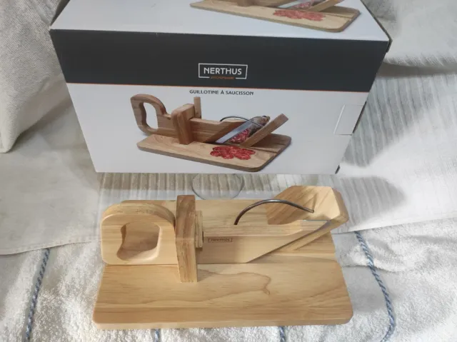 Tagliapane e salsiccia in legno