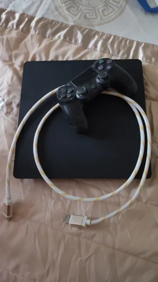 PS4 1TB Negra + Mando Original