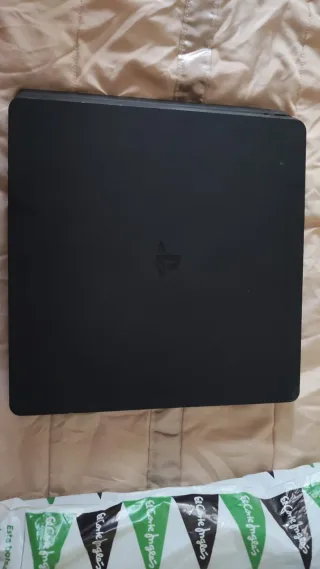 PS4 1TB Negra + Mando Original
