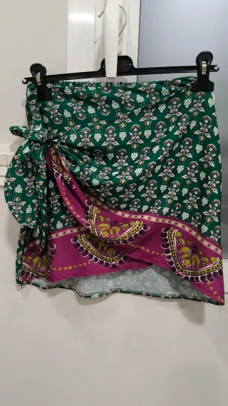 Falda pareo estampada verde y morado