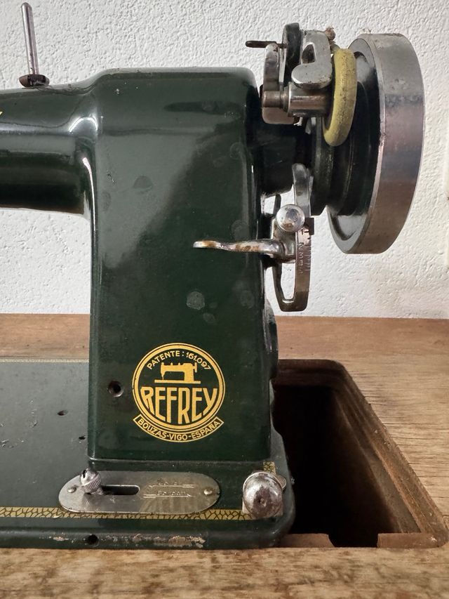 Máquina de coser Refrey verde