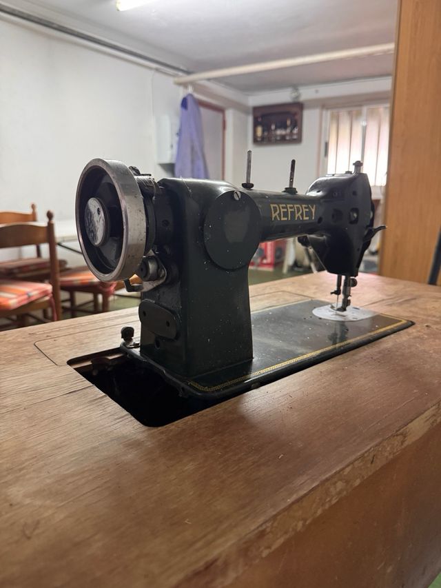 Máquina de coser Refrey verde