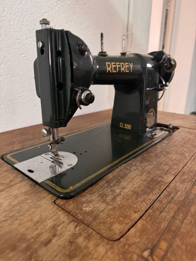 Máquina de coser Refrey verde