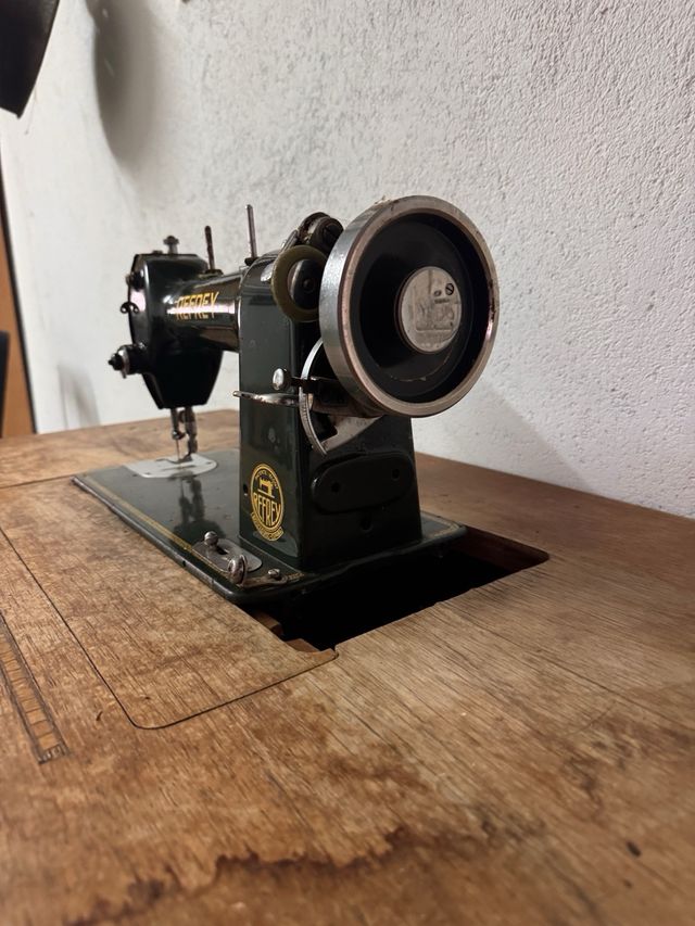 Máquina de coser Refrey verde