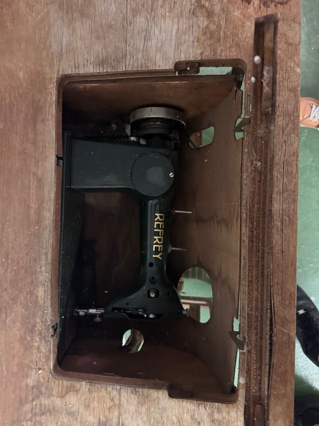 Máquina de coser Refrey verde