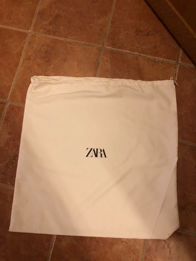 Sacco Zara in tessuto bianco.