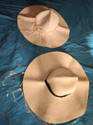 Sombreros de playa beige