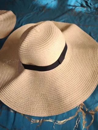 Sombreros de playa beige