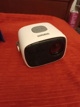 Mini Proyector Portátil ICON