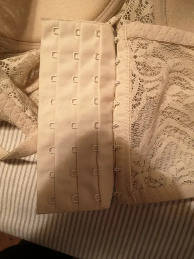 Sujetador encaje tipo corsé