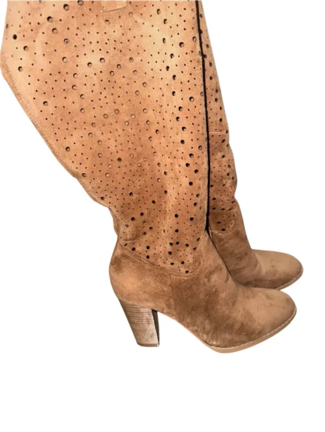 Stivali alti beige traforati