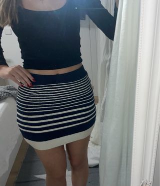 Falda de rayas azul y blanco