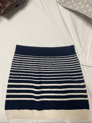 Falda de rayas azul y blanco