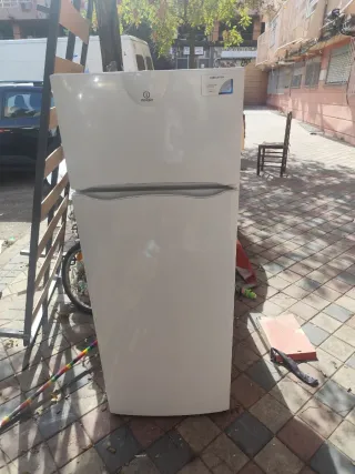 Nevera blanca Indesit