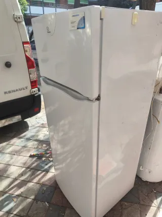 Nevera blanca Indesit