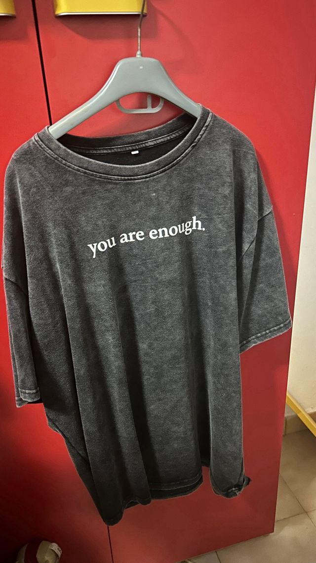 T-shirt grigia you are enough