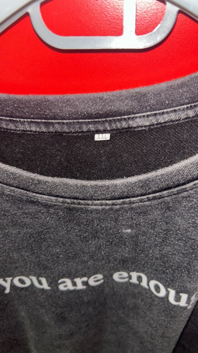 T-shirt grigia you are enough