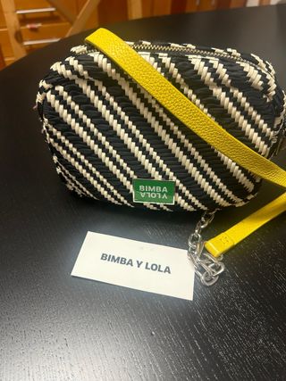 Bolso Bimba y Lola bandolera negro y blanco. 