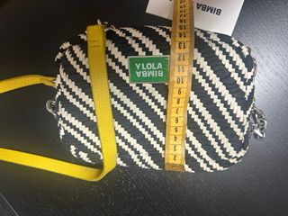 Bolso Bimba y Lola bandolera negro y blanco. 