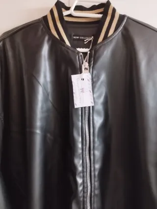 Estupenda bomber de cuero para mujer