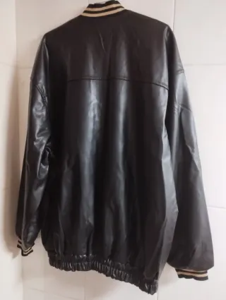 Estupenda bomber de cuero para mujer