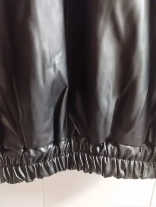 Estupenda bomber de cuero para mujer