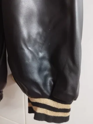 Estupenda bomber de cuero para mujer