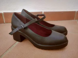 Zapatos de tacón negros sin estrenar