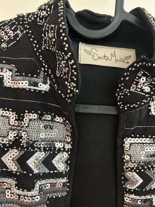 Blazer negro bordado a mano