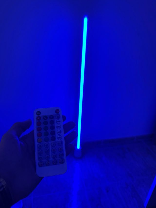 Lámpara LED RGB de pie