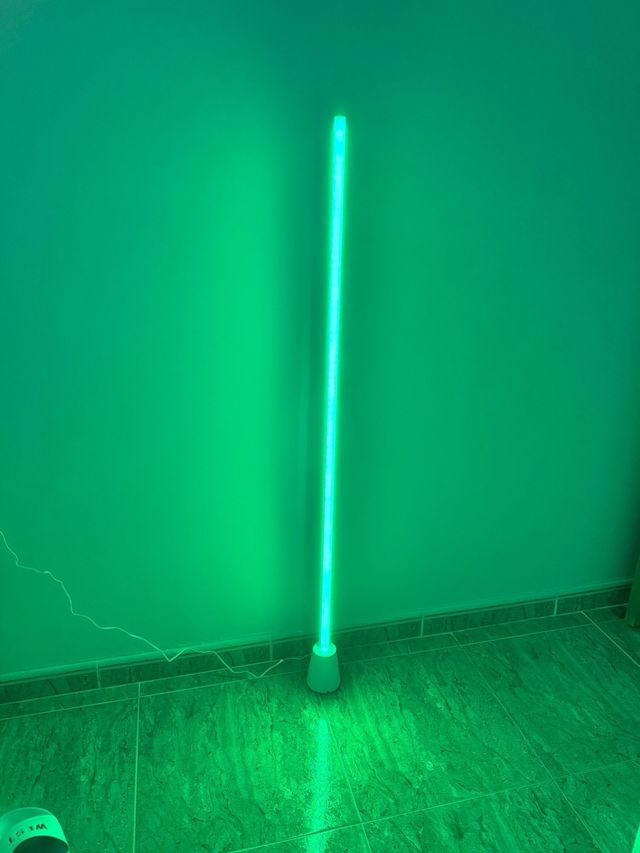 Lámpara LED RGB de pie