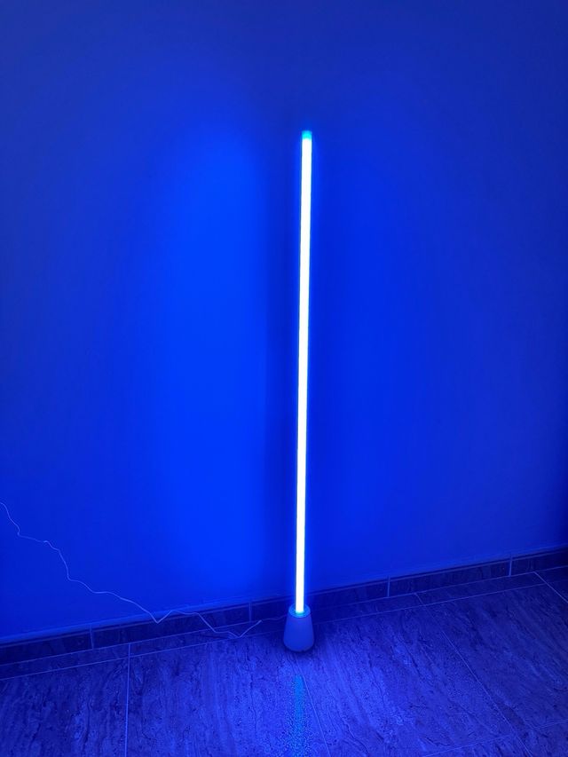 Lámpara LED RGB de pie