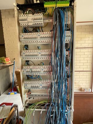 Electricista Fontanería Lampisteria Manitas 