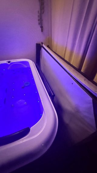 Jacuzzi gris casi nuevo