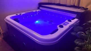 Jacuzzi gris casi nuevo