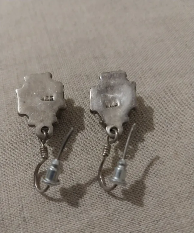 Pendientes ovalados de plata con piedra azul