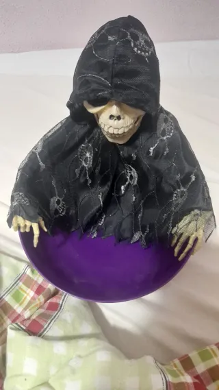 Cesta Halloween esqueleto con sonido