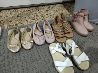 Zapatillas niña doradas y rosas. Talla 29