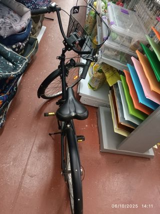 Bicicleta de paseo negra